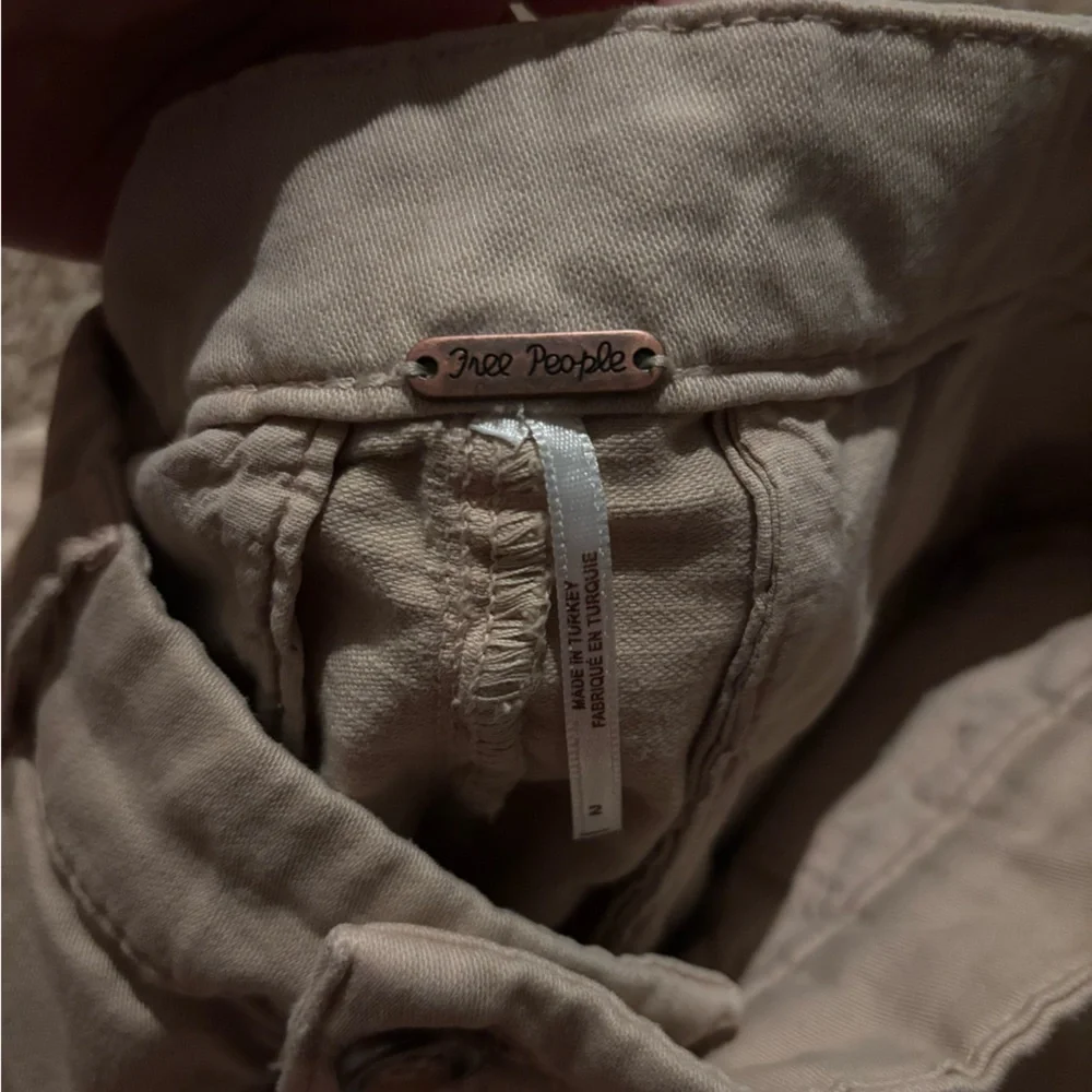 Free People Billy Pleated Chino Shorts in Almond Milk Khaki Size 2